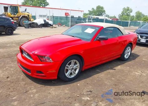 2014 Ford Mustang V6 из США, поврежденный, VIN 1ZVBP8EM4E5201342